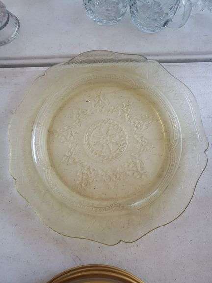 Vintage Federal Glass Patrician Spoke Plate