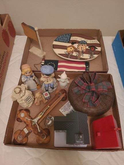 Figurines & Decor