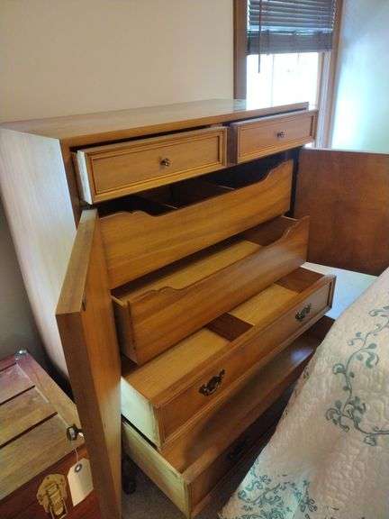 Vintage MCM Dresser Approx 38"x46"x19"