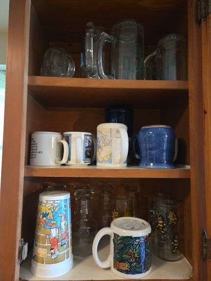 1 Cabinet Coffee Cups & Glasses