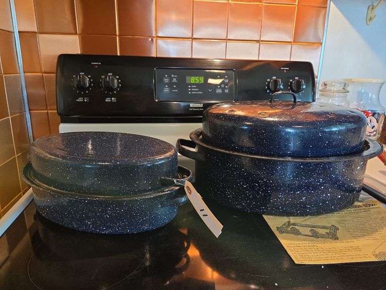 2 Porcelain Roasting Pans