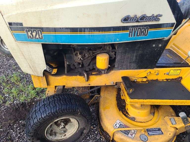 Cub Cadet 1320 Hydro Lawn Tractor 38in Deck, with Bagger System, Not Running