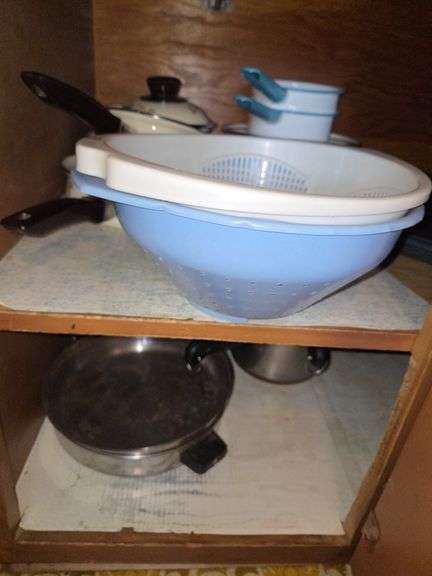 2 Strainers, Pots & Pans