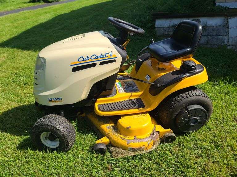 Cub Cadet LT-1050 Hydrostatic Drive Lawn Tractor, Runs and Cuts, 50in Deck
