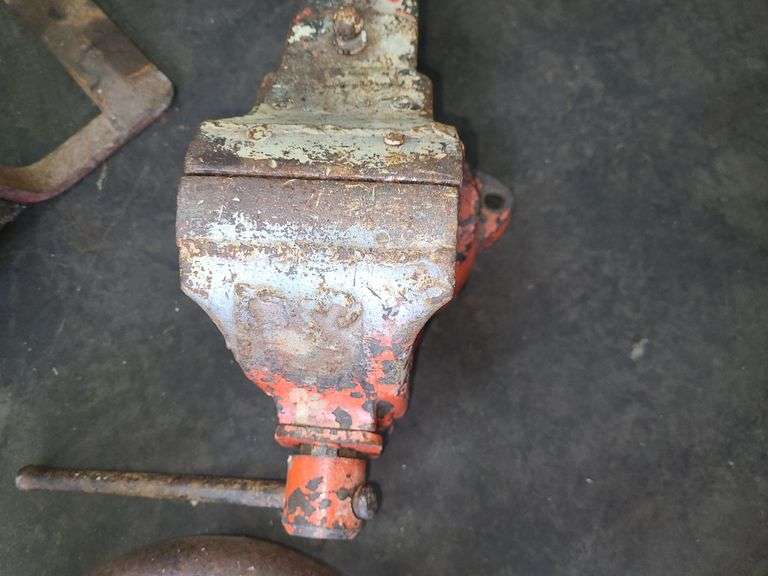 5" Vise, Pitchfork, & Wagon Wheel