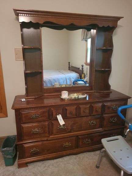 7 Drawer Wooden Dresser w/Mirror