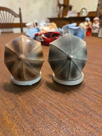 2 Geobel Figurines Raining Days