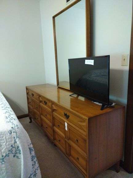 9 Drawer MCM Dresser & Mirror Approx 72"x74"x19"