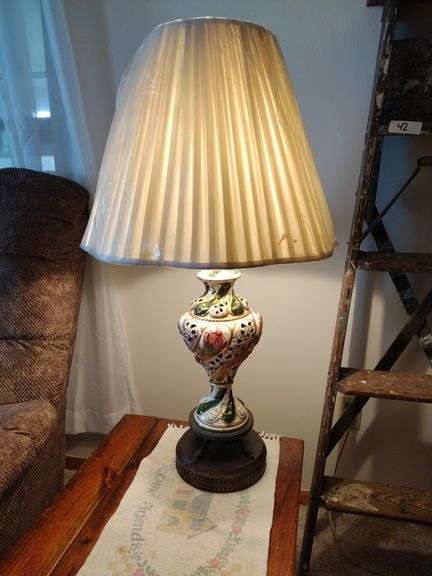 2 Vintage Ceramic Lamps Both Work
