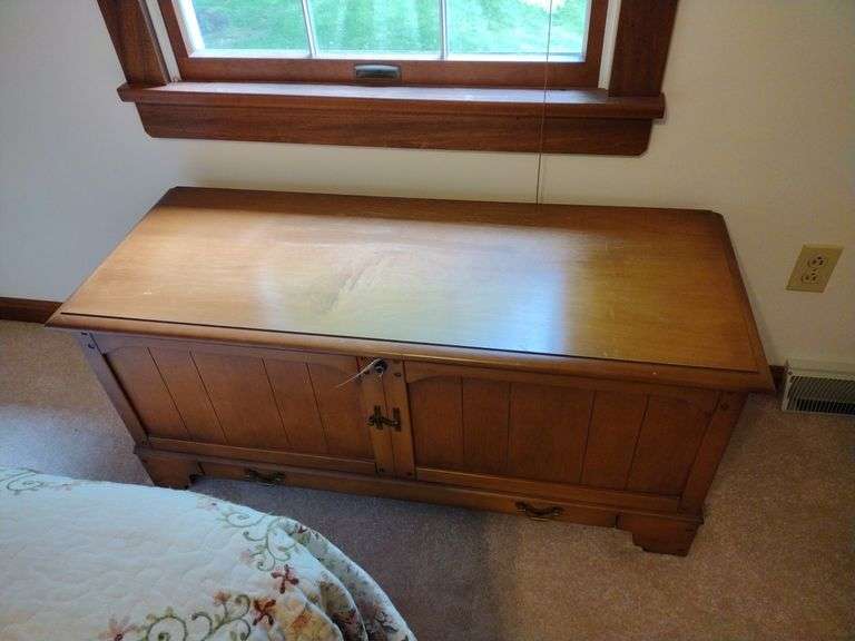 Lane Wooden Cedar Chest w/Key Approx 44 "x19"x17"