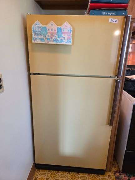 Kenmore 17.0 Cu Ft. Frost Free Refrigerator (Works)