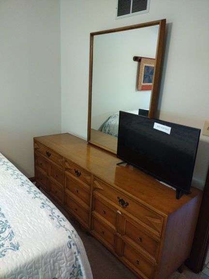 9 Drawer MCM Dresser & Mirror Approx 72"x74"x19"