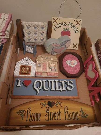Box of Quilt Decor