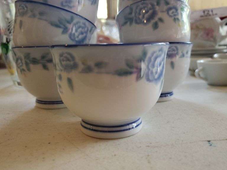 8 Green Art Glasses & Vintage Japanese Glass