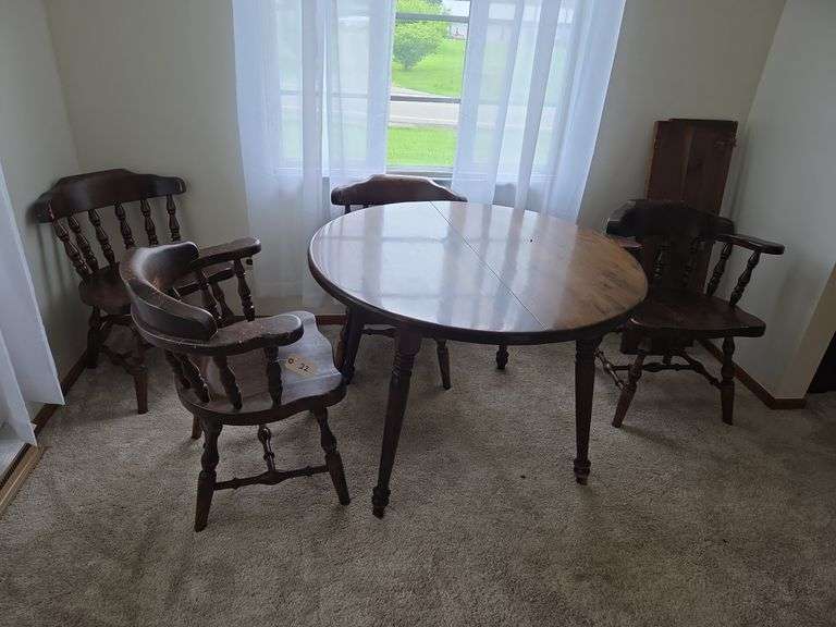 Round Table W/ 4 Chairs & 2 Leaves Approx 42"Dia x 29" Tall- Leaf 12" Wide (Some Scratches)