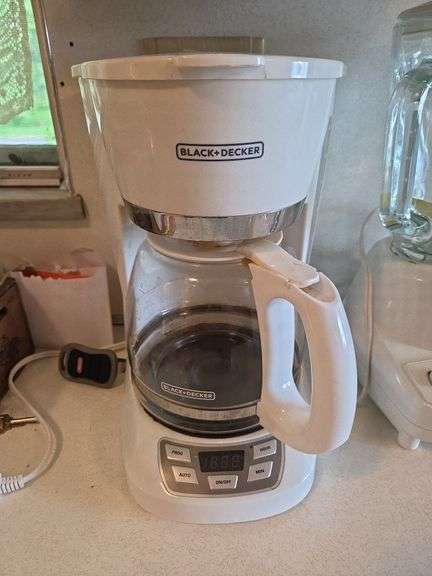 Black & Decker Coffee Pot W/Filters
