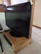 42" LG TV, Oak Floor Stand Approx 33"x8"x19", Symphonic DVD, VHS Player - Works