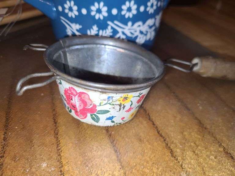 Pioneer Woman Pot & Vintage Sifter
