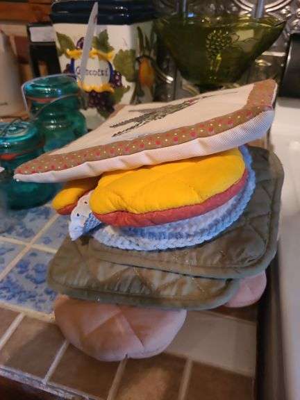 Oven Mitts & Hot Pads