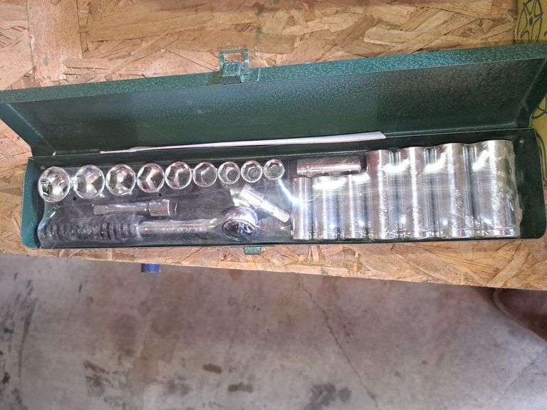 Socket set - Baer Auctioneers - Realty, LLC