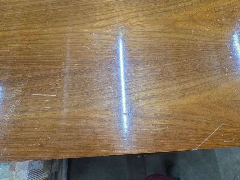 4 Drawer Dresser  Approx 34" x 18" x 42 1/2" Tall (Some Scratches)