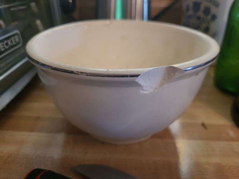 Homer Laughlin Bowl & Crock Vase (Chipped)