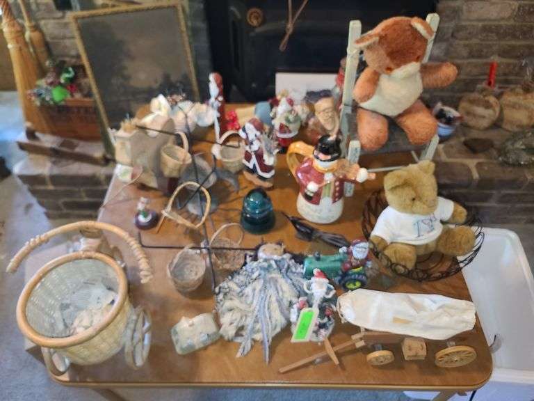 Contents of Tabletop: Assorted Decor, Approx. 30pcs