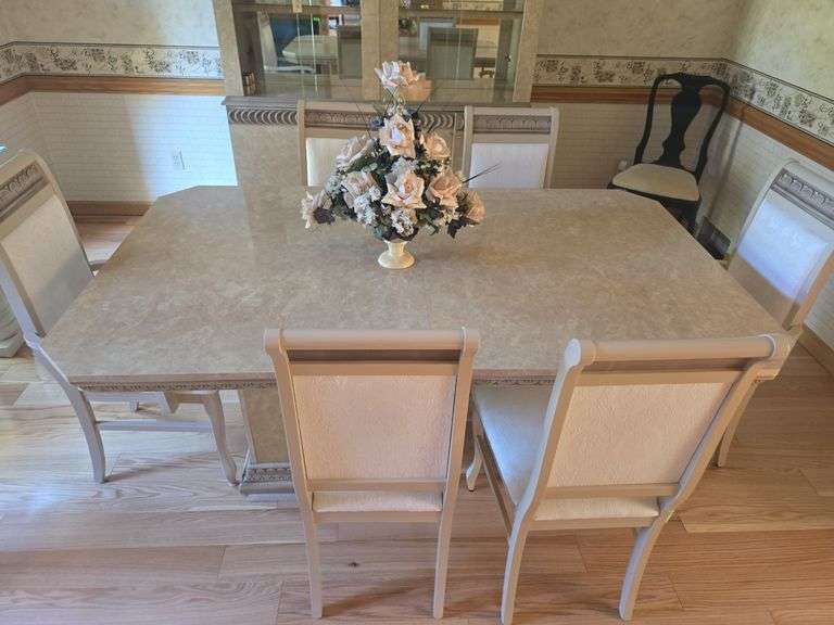 Dining Table and 6 Chairs ( Table Approx. 71¾ x 42 x 31½ H)