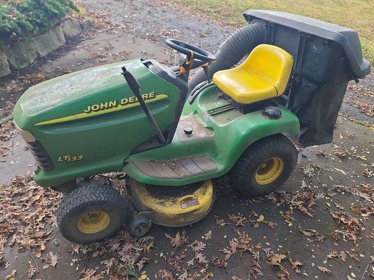John Deere LT133 38in Lawn Mower with Bagger System