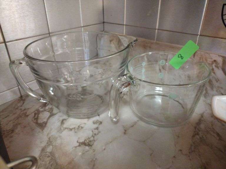 2 Large Glass Measuring Cups