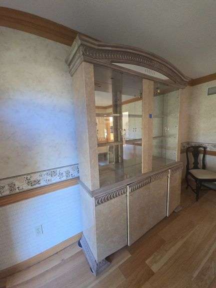 Vitrina (Made In Italy) (Approx. 85½ H x 65 L x 17 W)