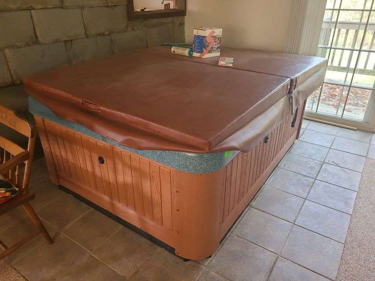 Hot Tub With Cover And Partial Spa Kit
