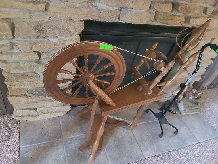 Wooden Spinning Wheel