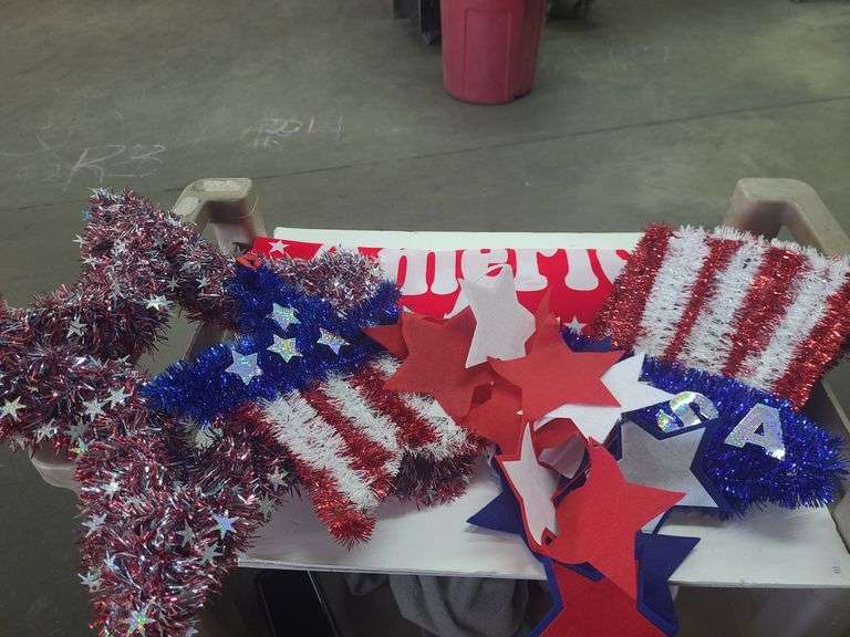 4th Of July Decor, Confetti, Tablecloths, And Banners
