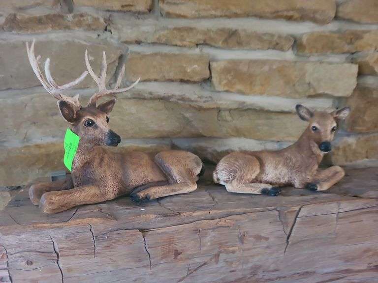 2 Deer Figures