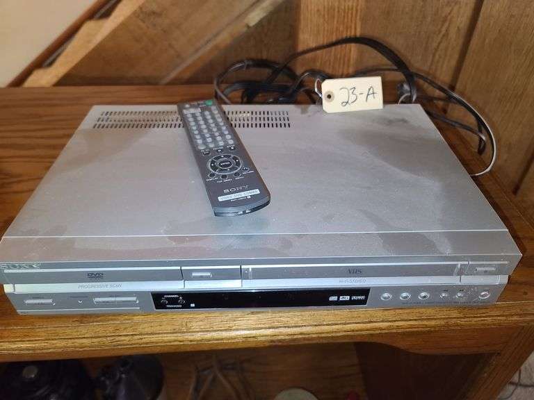 Sony DVD/VHS Player with Remote, Powers on