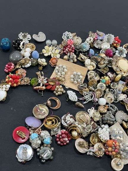 Costume Jewelry: Earrings