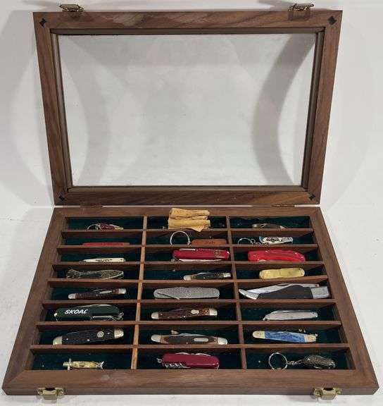 Display Case & Pocket Knives: US, Skoal & More