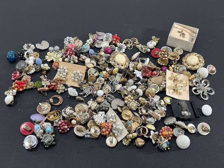 Costume Jewelry: Earrings