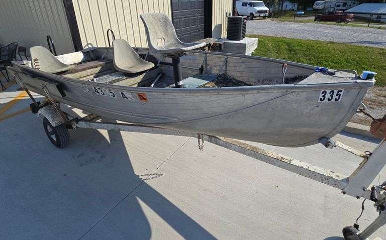 Aluminum Fishing Boat w/ Trailer