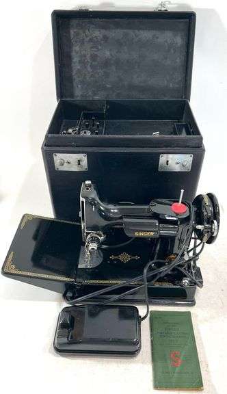 Vintage SINGER Featherweight 221-1 Portable Electric Sewing Machine