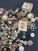 Costume Jewelry: Earrings