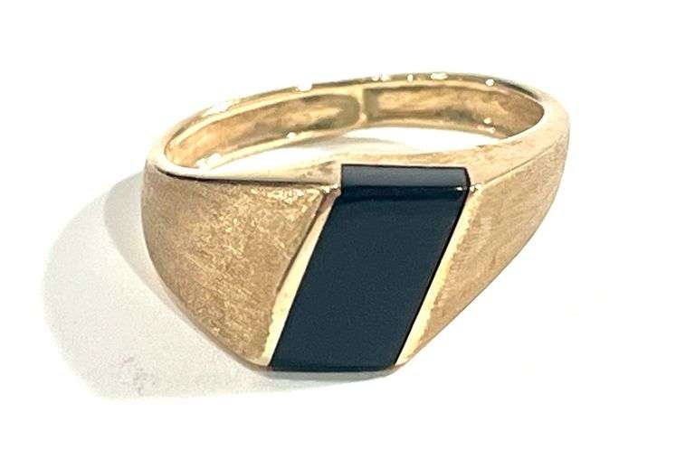 2.96 Grams 14K Gold Black Onyx Ring Sz 6