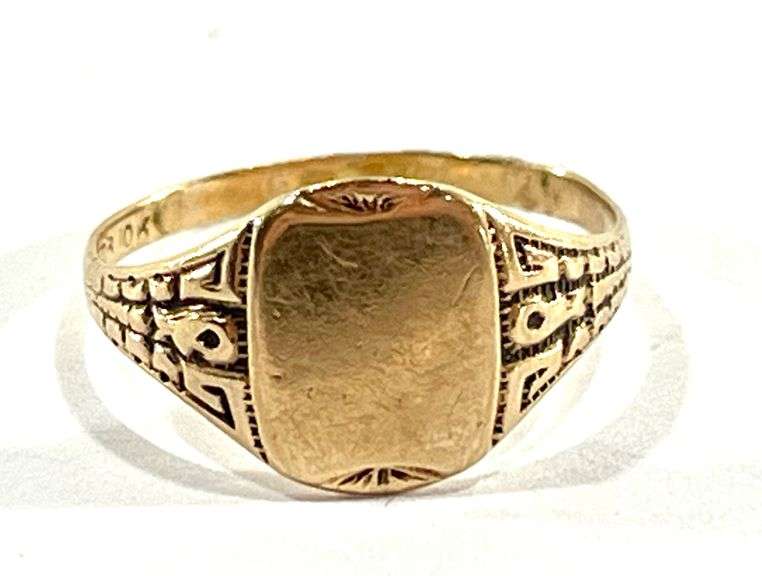 1.18 Grams 10K Gold Ring Sz 5
