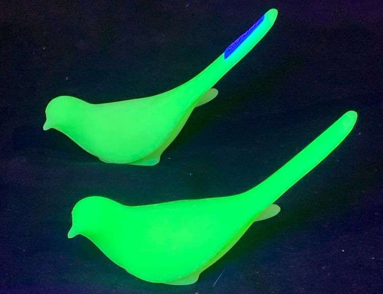Pair of VTG Fenton Burmese Uranium Glowing Glass Birds