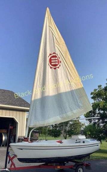 93/95 EXPO Solar Sail Sailboat with Titled Trailer
