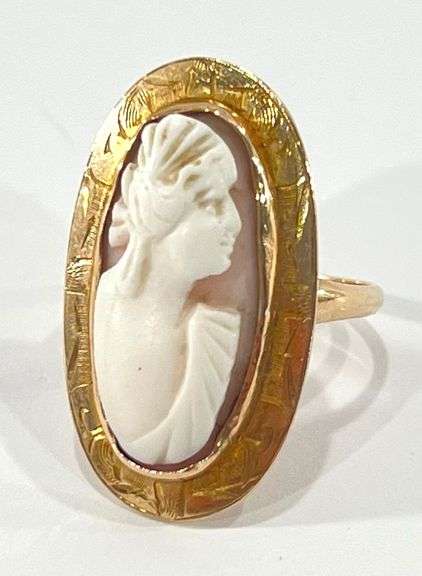 10K Gold Cameo Ring Sz 7.5 - 4.5 grams