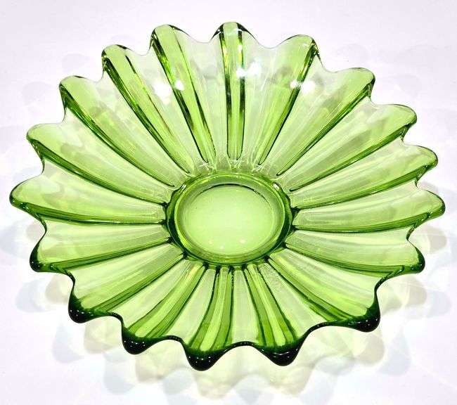 VTG Federal Green Glass "Celestial Lime-Light" Bowl - 9.5"