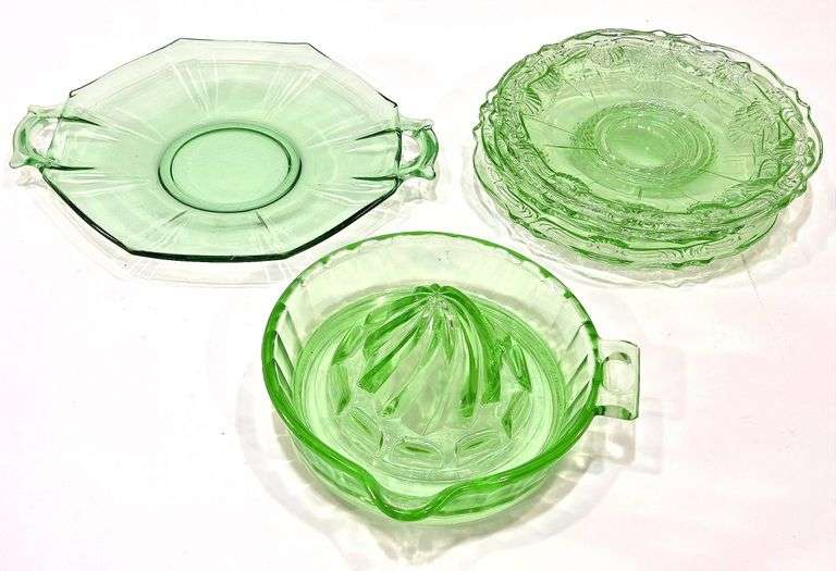 VTG Glowing Uranium Glass Reamer & Saucers