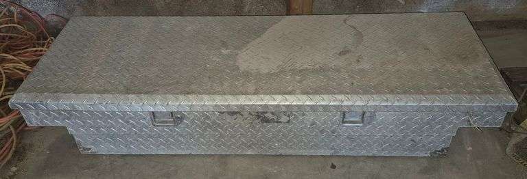 Diamond-Plate Aluminum Truck Toolbox